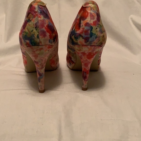 MADDEN GIRL GETTA FLORAL PUMP - Picture 2 of 11